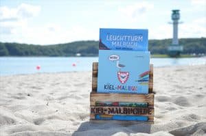 Kiel Malbuch und Leuchtturm Malbuch Holzständer klein mini