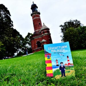 Leuchtturm Malbuch vor Holtenauer Leuchtturm